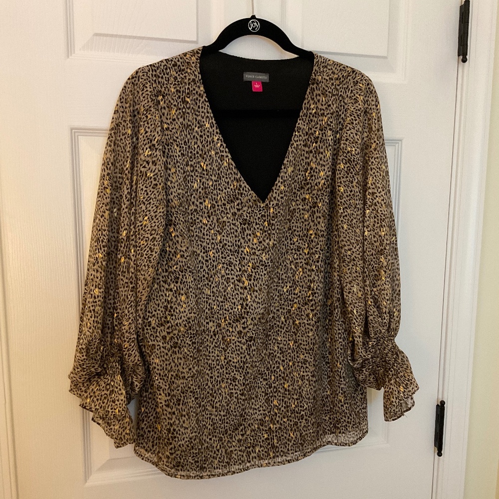 Beautiful ladies v neck long sleeve blouse.  Like new!  Vince Camuto size large